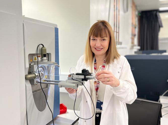 Carol Robinson at the Mass Spectrometry Lab