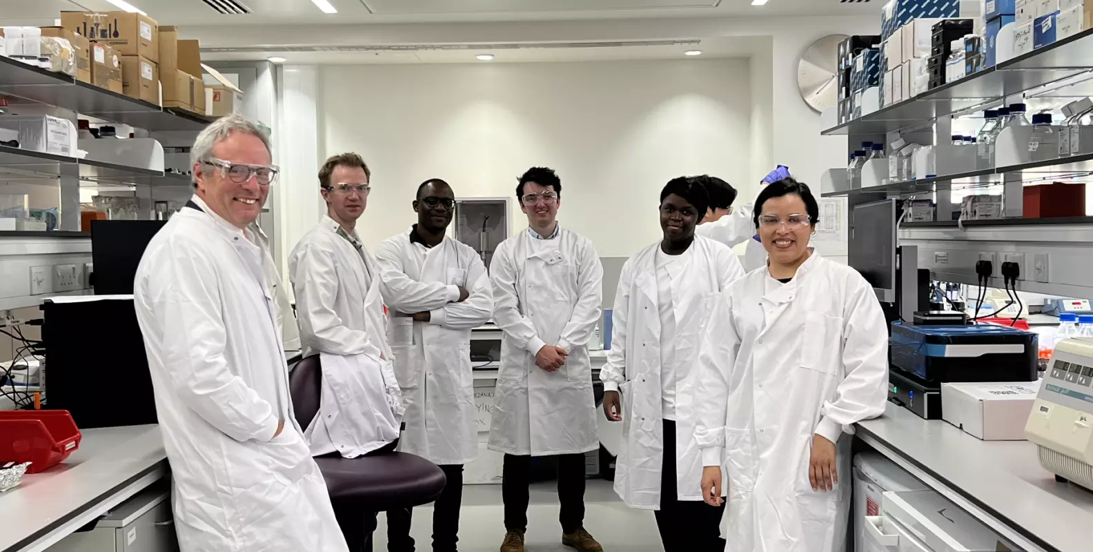 Photo of the attendees visiting the Kavli labs.
