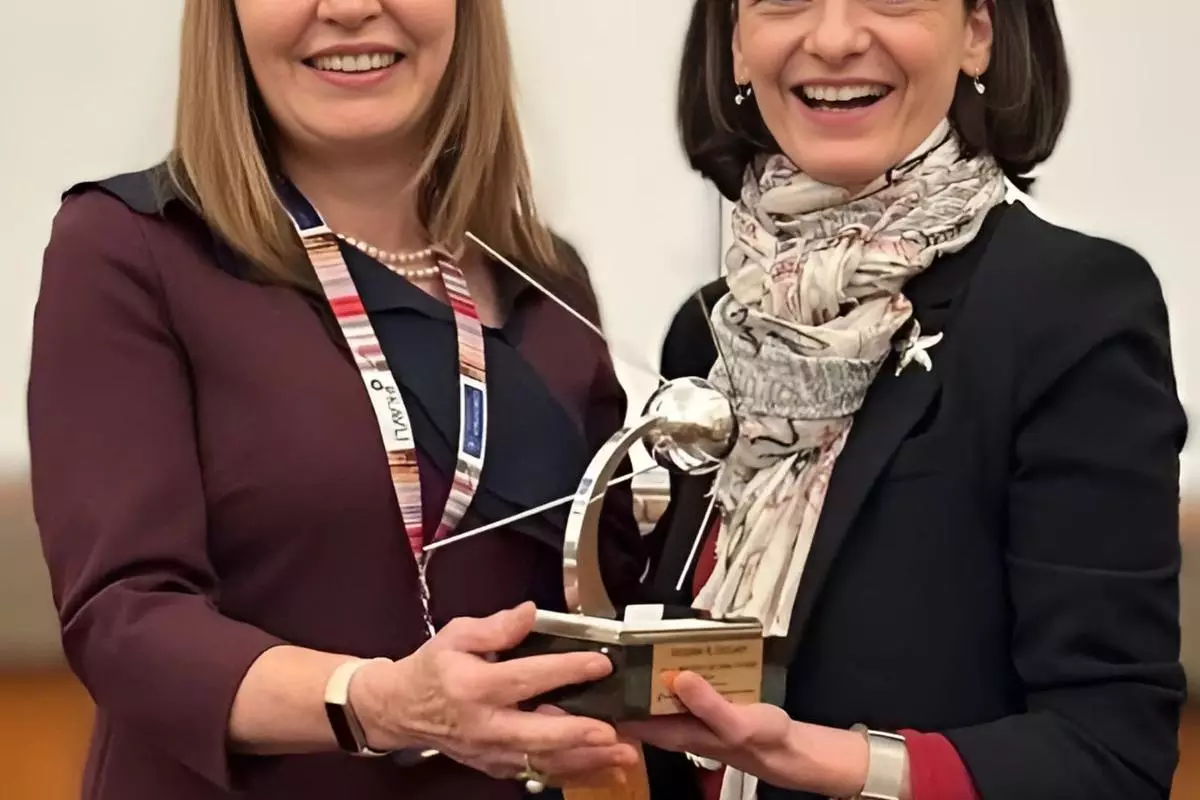 a photo of carol and regina with the award